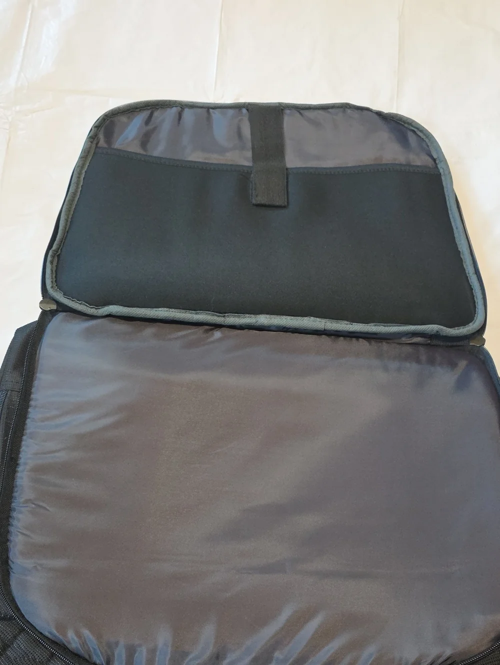 Eddie Bauer Nylon Messenger Laptop Bag Briefcase Travel‎ Gray Black